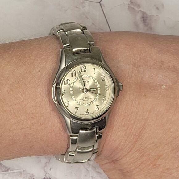 B.U.M. Equipment vintage 1990s crystal 686 stainless steel quartz womens watch - Picture 2 of 10